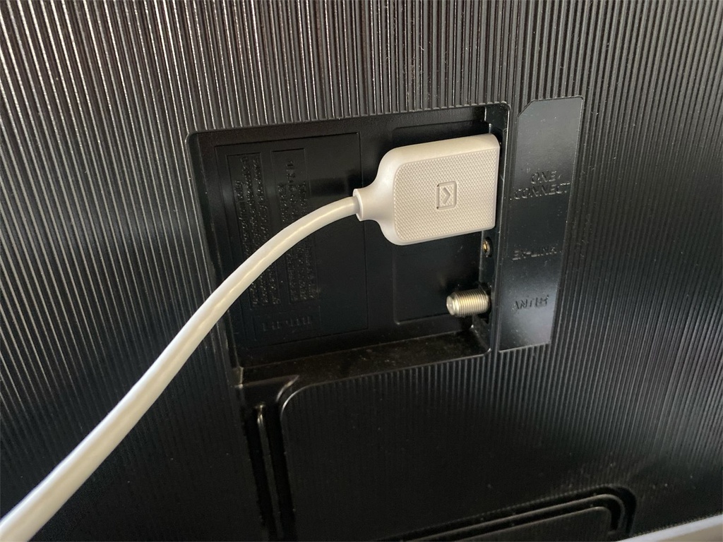 PANTALLA SAMSUNG QN32LS03CBFXZX SMART 32"