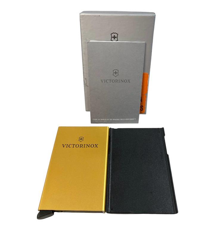 TARJETERO CON NAVAJA VICTORINOX
